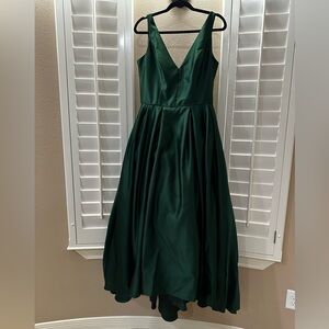 Betsy Adams evening gown in forest green with side pockets